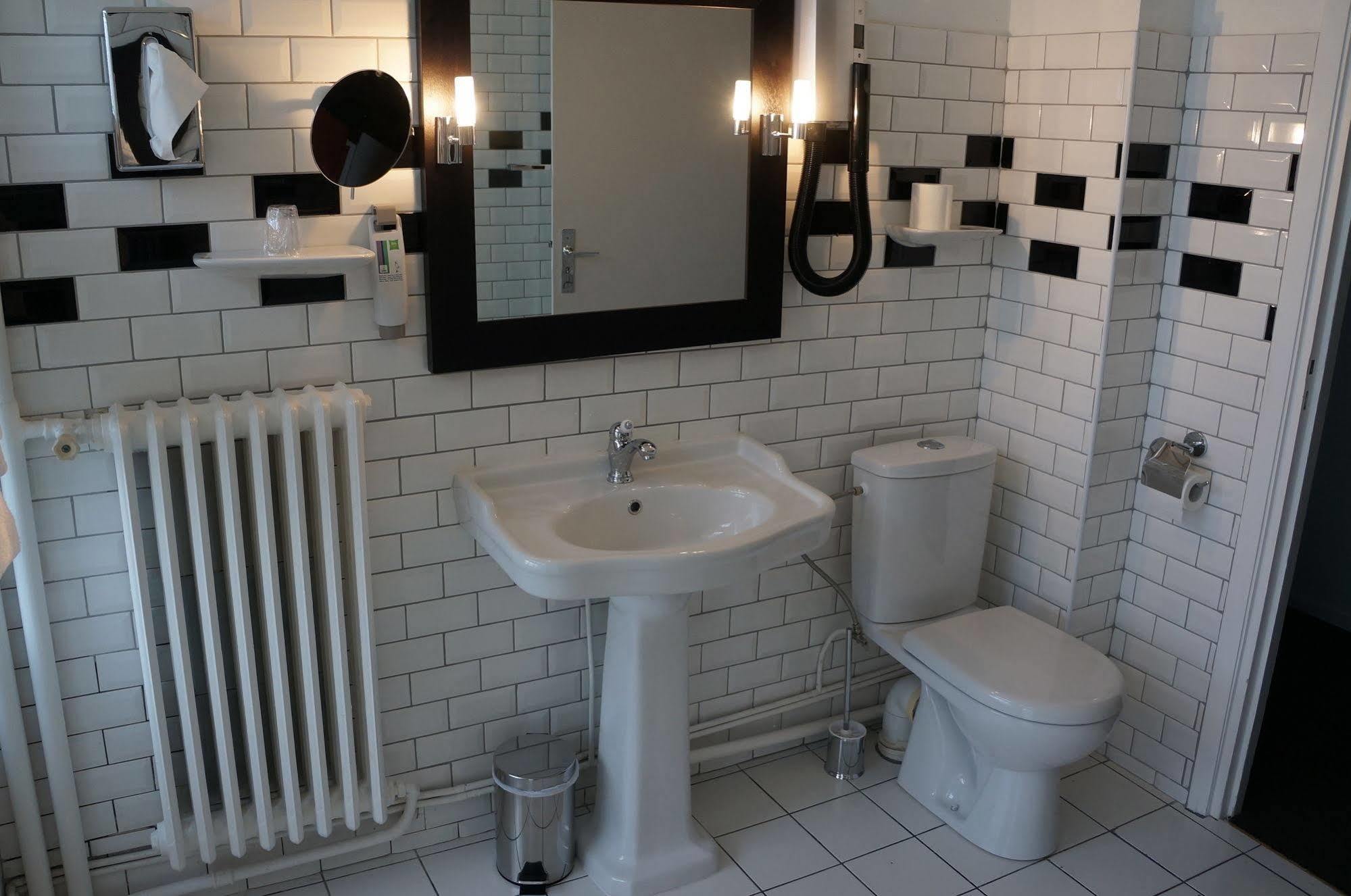 Ibis Styles Centre 3*